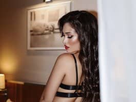 Get with Adel-chocolatee, a hot performer waiting for you.