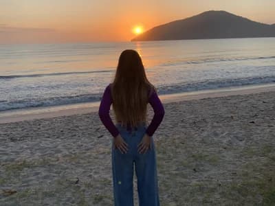 Watch raveninha05, a cam girl full of surprises.
