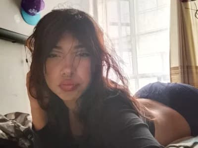 Meet zira_lux, the performer who's great at 1 on 1 cam.